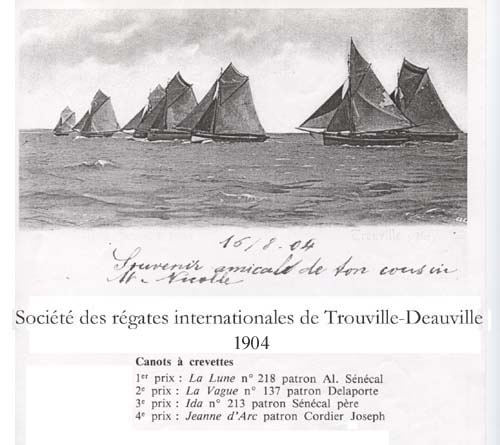 Une r�gate de crevettiers au large de Trouville sur Mer